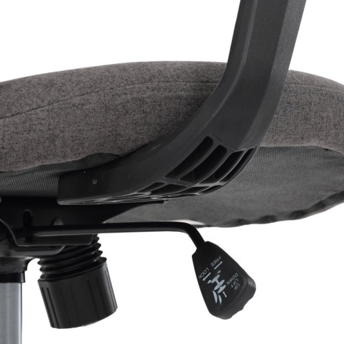 Židle kancelářská, látka černá, houpací mechanismus, kolečka pro tvrdé povrchy - Brevné variany: Černá