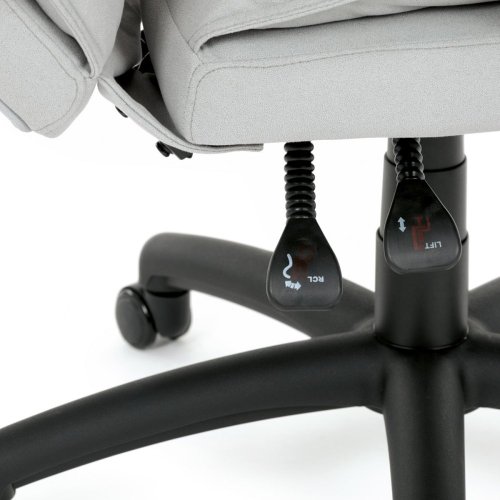 Kancelářské křeslo s podnožkou, potah šedá látka, PC mechanismus s aretací - Brevné variany: Stříbrná