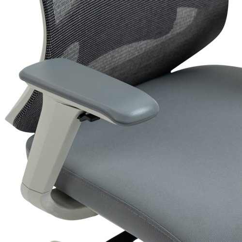 Kancelářská židle, šedý plast, šedá průžná látka a mesh, 4D područky, kolečka pro tvrdé podlahy, multifunkční mechanismu